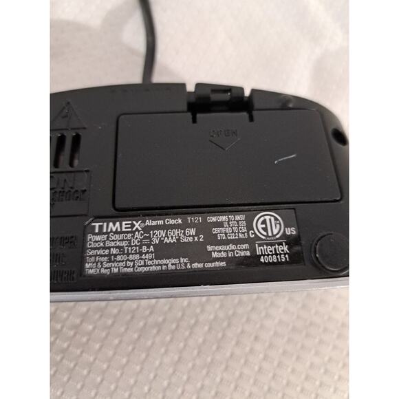 Timex T121 Alarm Clock With 0.7 Red Display Black and Silver Battery Backup - Picture 3 of 4